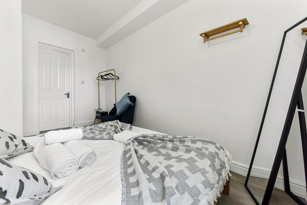 Charming 3br Flat With Ensuite Master And Balcony Londra