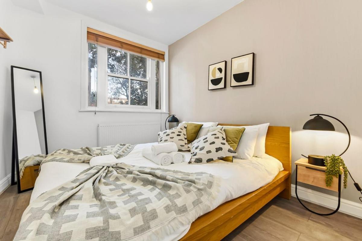 Charming 3br Flat With Ensuite Master And Balcony Londra