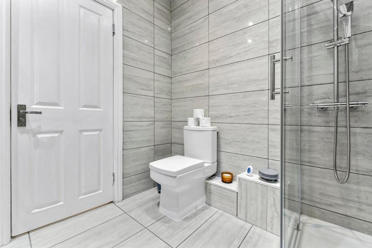 Charming 3br Flat With Ensuite Master And Balcony Appartamento *