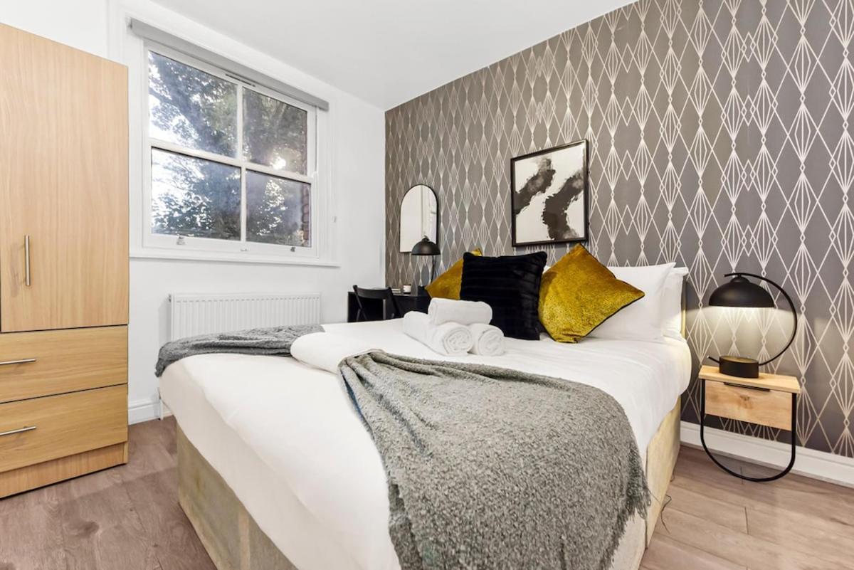 Charming 3br Flat With Ensuite Master And Balcony Appartamento