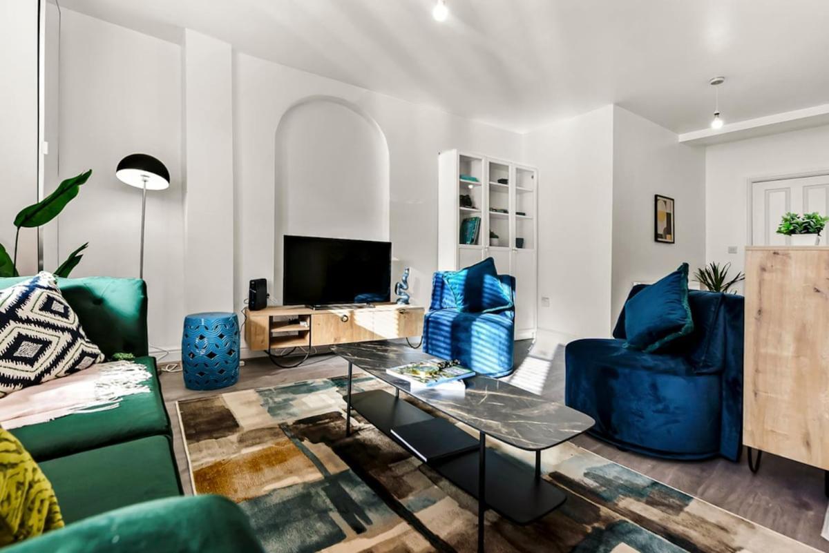 Charming 3br Flat With Ensuite Master And Balcony * Londra